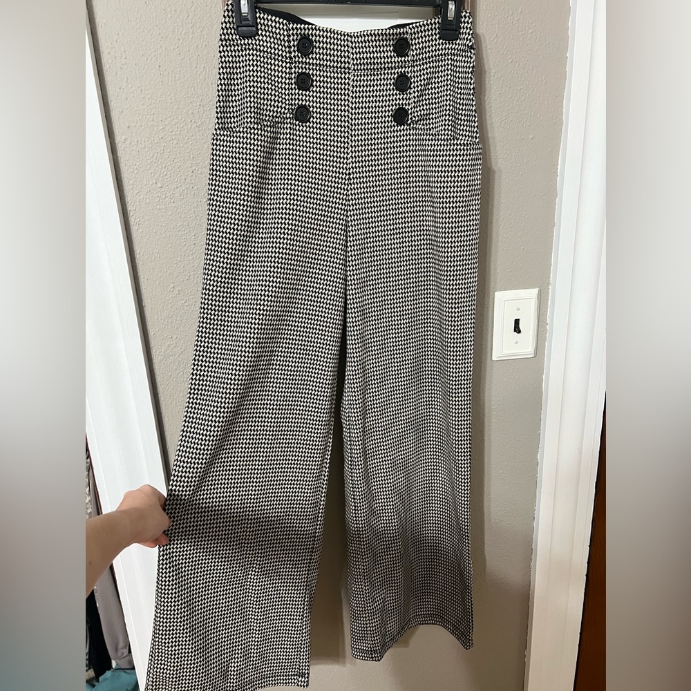 Max Studio Black and White Houndstooth Wide-Leg Pants